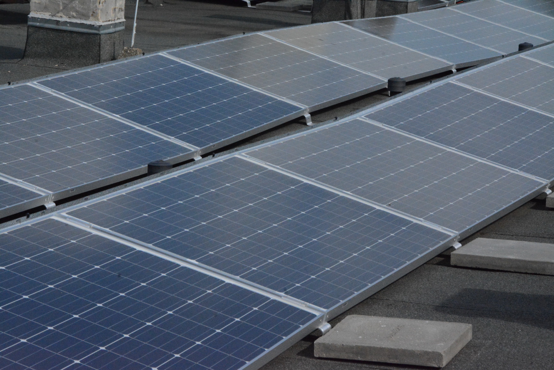 Fotovoltaikus rendszer, napelemek a tetőn